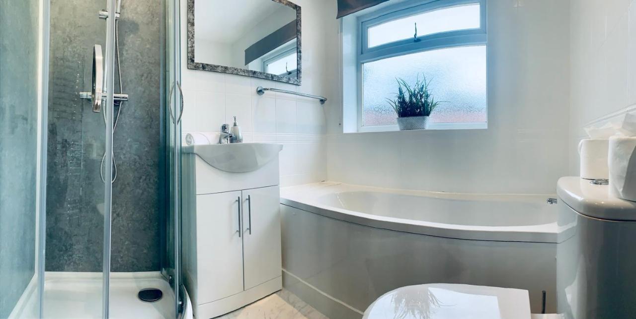 Homely Detached 3 Bedroom House Near Sheffield *