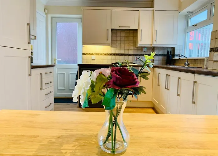 Homely Detached 3 Bedroom House Near Sheffield
