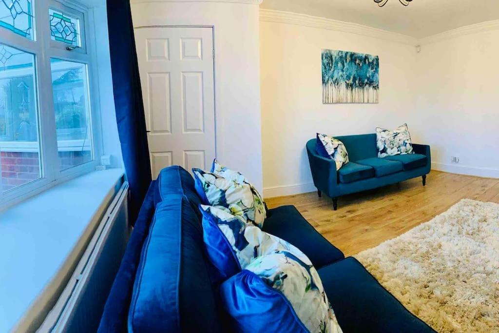 Homely Detached 3 Bedroom House Near Sheffield *